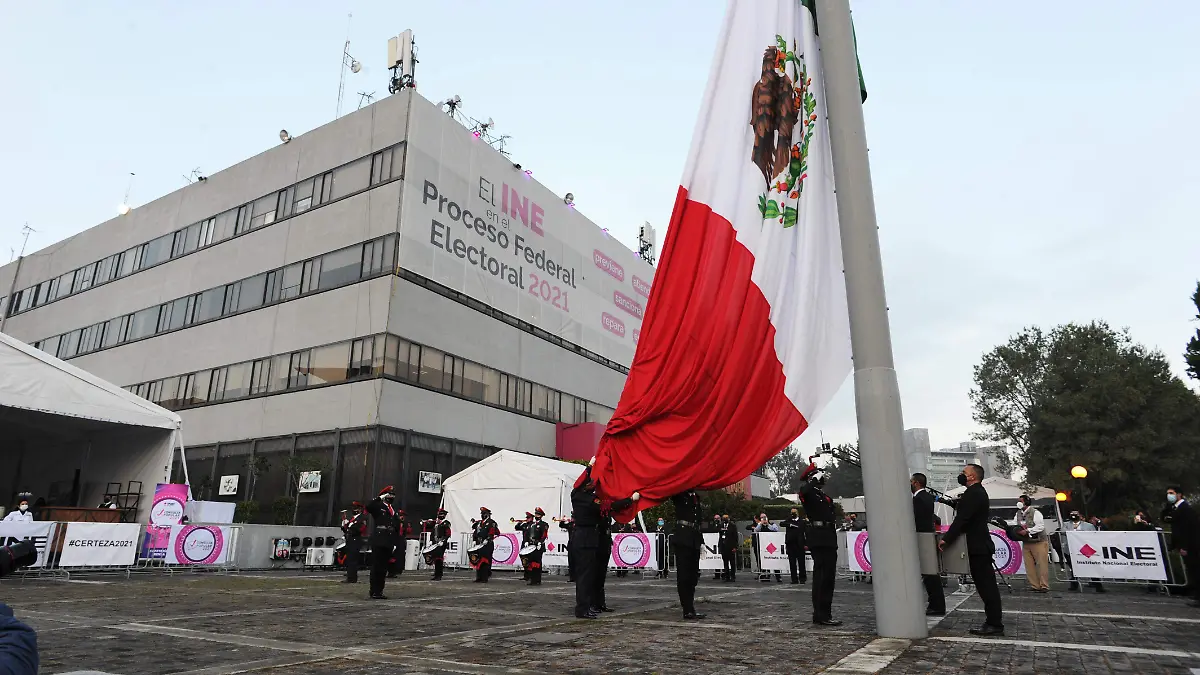 LORENZO CORDOVA. INE CEREMONIA BANDERA CONSULTA POPULAR. Mauricio Huizar